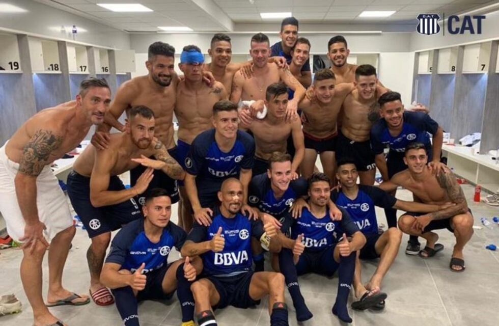 El festejo íntimo en el vestuario de Talleres