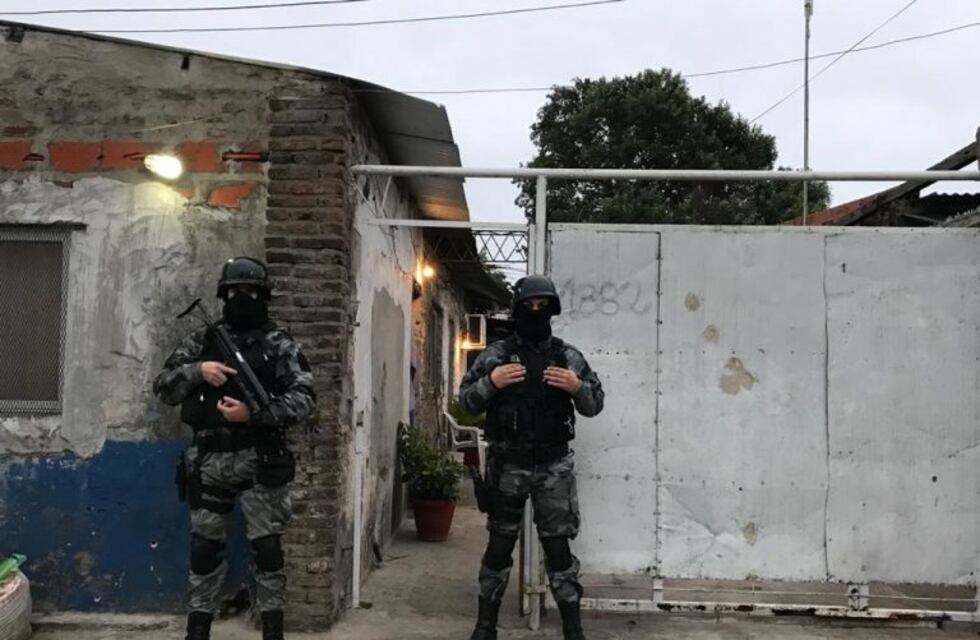 Secuestro de armas y ocho demorados por la despedida a los tiros de joven muerto