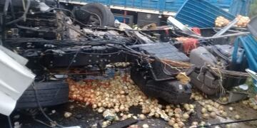 Dos camiones chocaron sobre la ruta once