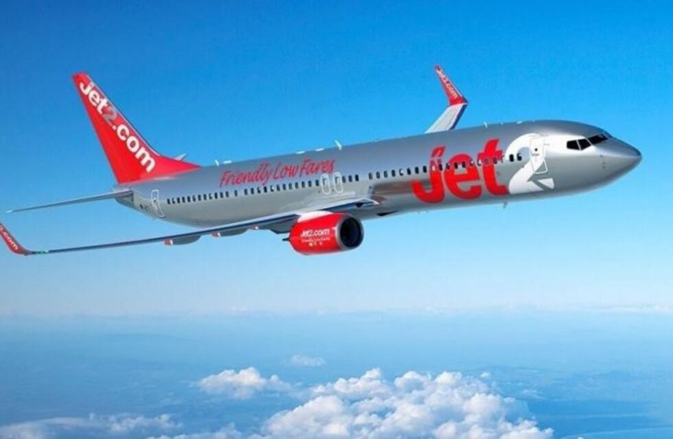 Un piloto se desmayó en pleno vuelo y un pasajero ayudó a aterrizar el avión