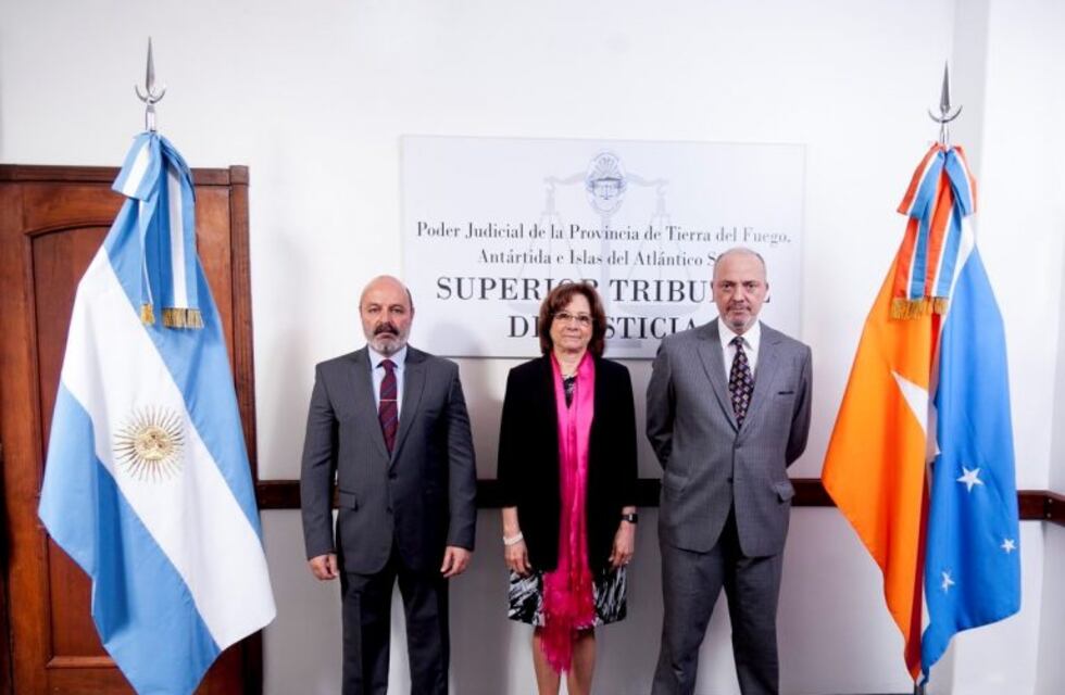 Asociaciones fueguinas recolectan firmas para frenar el proyecto que busca ampliar el Tribunal de Justicia