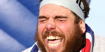 Swimmer Ross Edgley reacts after completing his round-Britain swim, on Margate beach, Britain November 4, 2018\u002E REUTERS/Marian F\u002E Moratinos