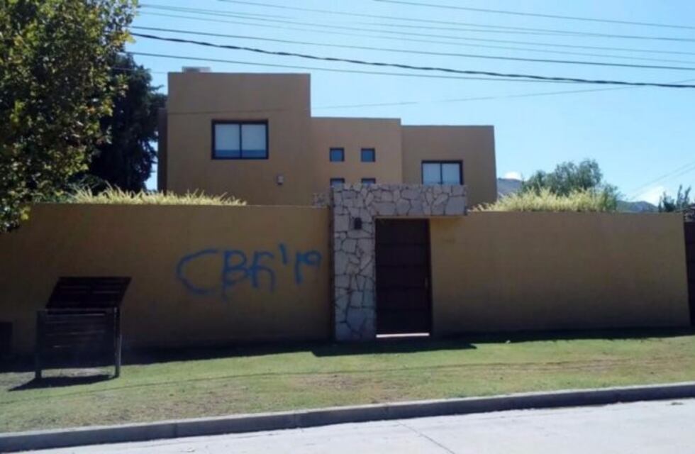 San Luis: alumnos de un colegio privado pintaron casas