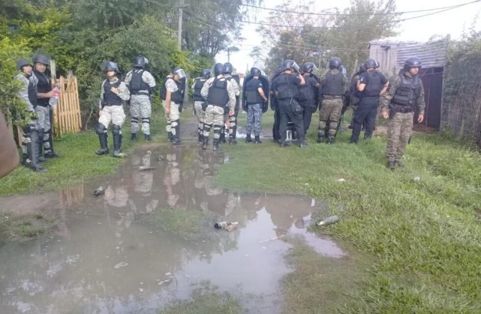 Policías se enfrentaron con delincuentes que los agredieron con cuchillos y piedras