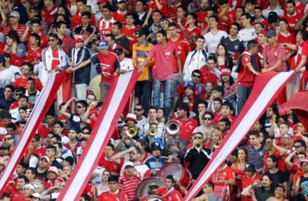 El día que la barra de Independiente echó a Ariel Holan