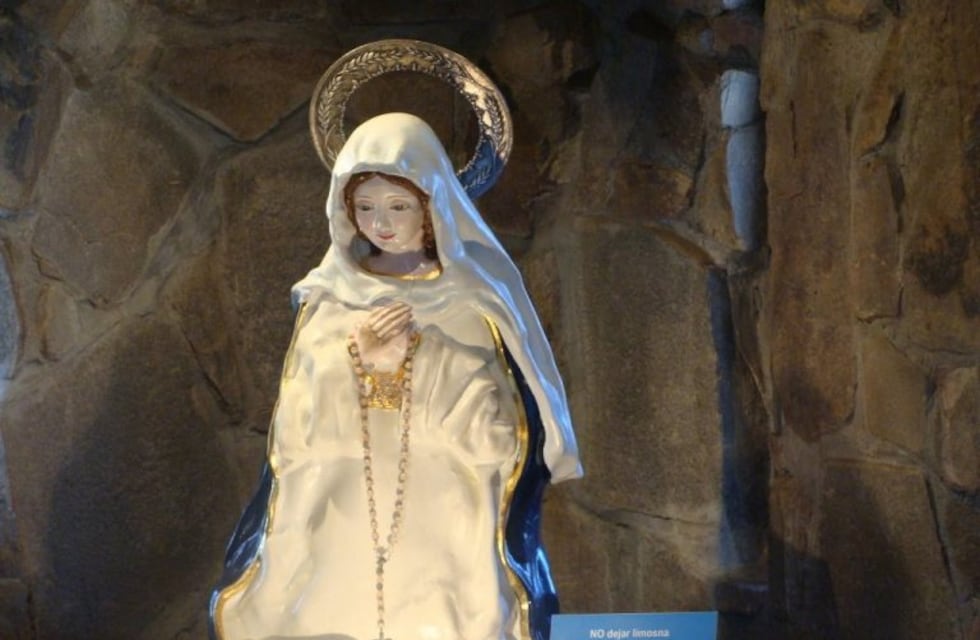Juliana Awada pidió por su familia en la Virgen del Cerro