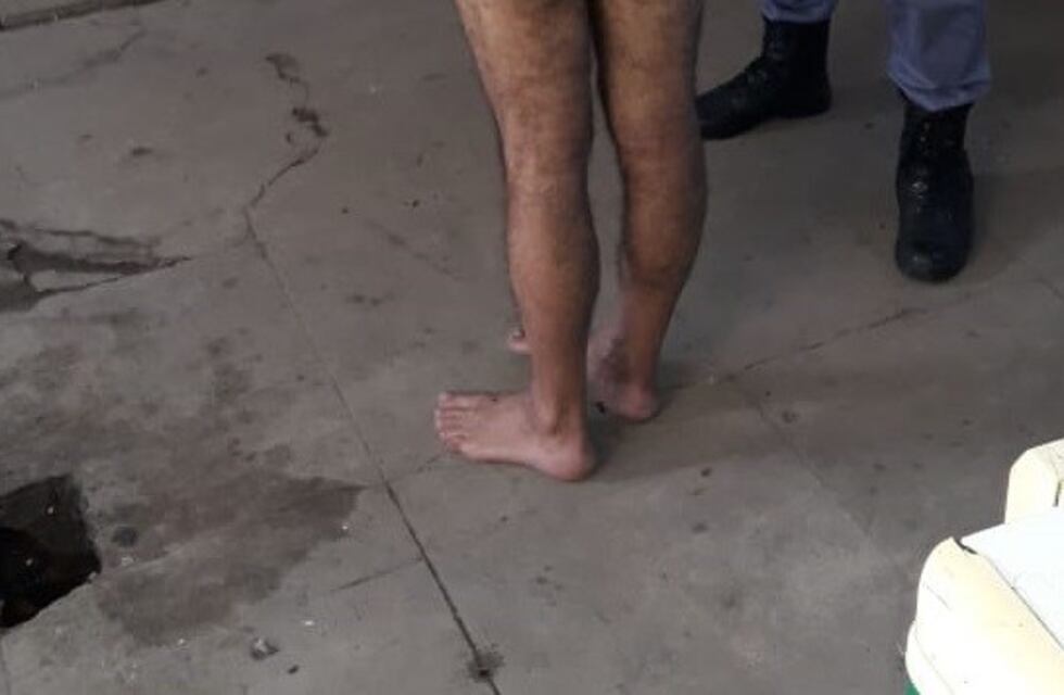 Detuvieron a un hombre desnudo en la vía pública