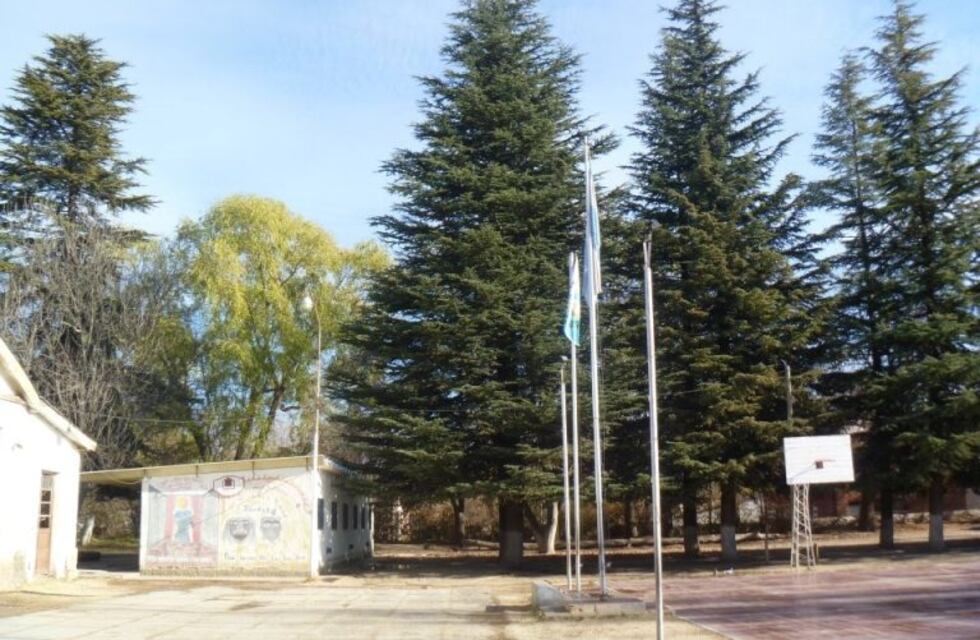 Dan clases por radio para los chicos que no tienen internet