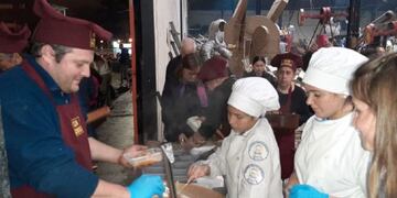 Carrozas estudiantiles Gchú\nCrédito: R2820