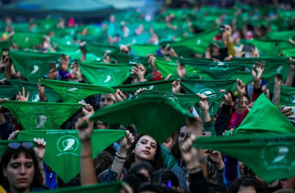 Más de 500 personalidades firmaron una solicitada por una "urgente" ley de aborto legal