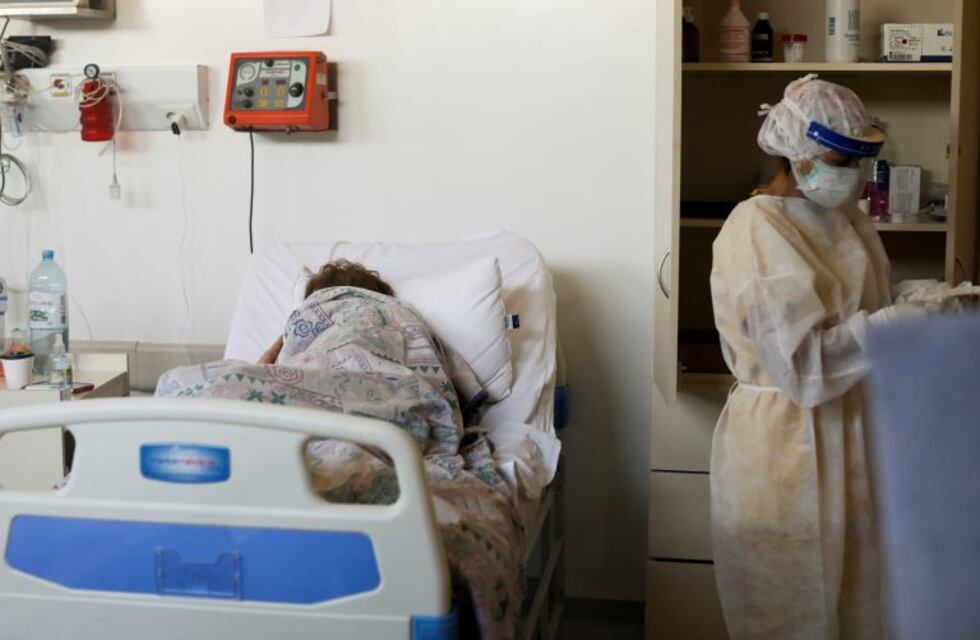 Establecen un protocolo en la ciudad de Buenos Aires para visitar a personas con coronavirus en estado crítico