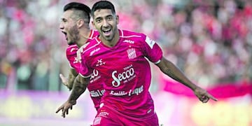 Matías García festeja el primer tanto de San Martín frente a Agropecuario\u002E