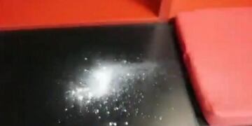 La aparición de polvo en el vestuario asignado a Rosario Central generó polémica antes del inicio del clásico rosarino\u002E (Captura de pantalla)