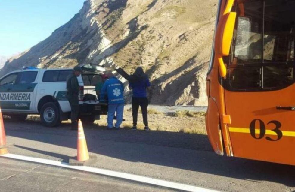 Viajaban a Chile y se les incendió el colectivo en Uspallata