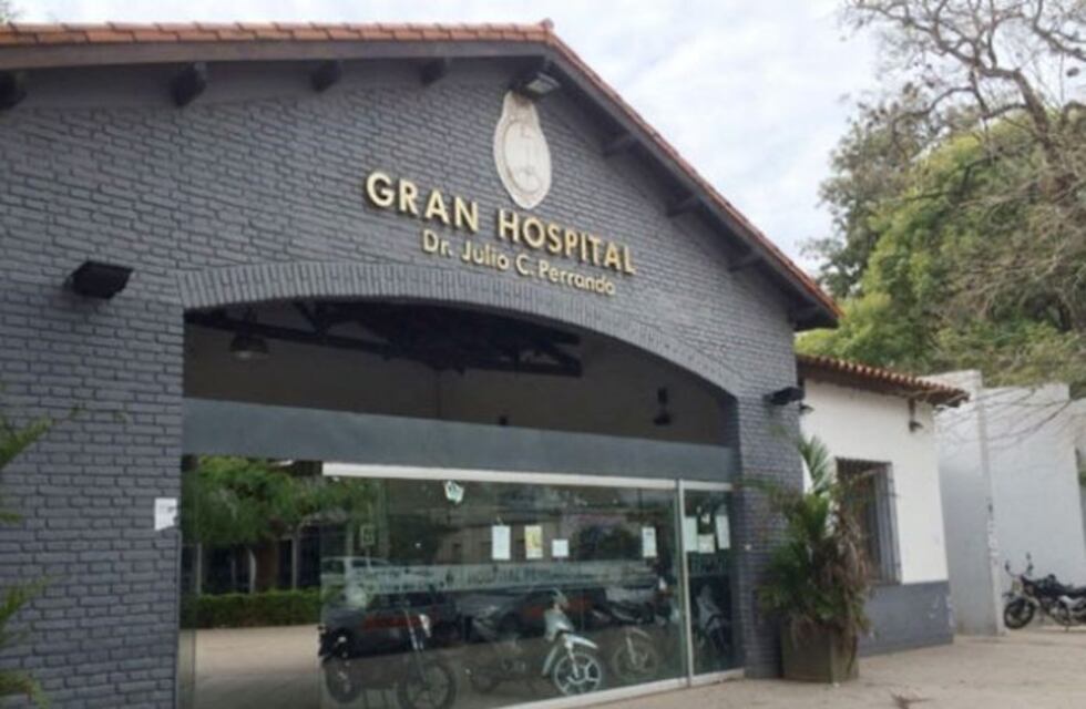 Una motociclista sufrió la amputación de una pierna tras chocar contra una camioneta