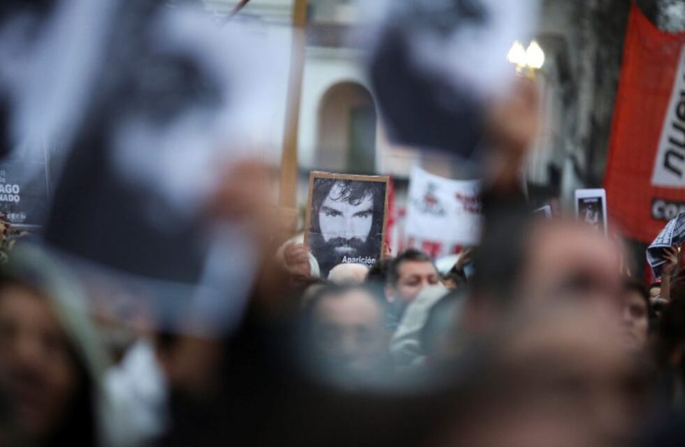 La familia de Maldonado dijo que dos testigos afirmaron que el joven "fue agarrado por Gendarmería"