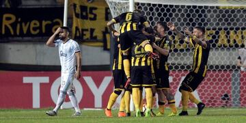 Copa Libertadores: Atlético Tucumán cayó 3-1 ante Peñarol en Montevideo\u002E (Foto: AP Photo/Matilde Campodonico)