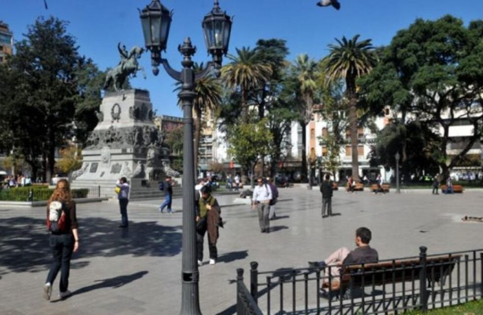 Filman una gran cantidad de ratas en la plaza San Martín