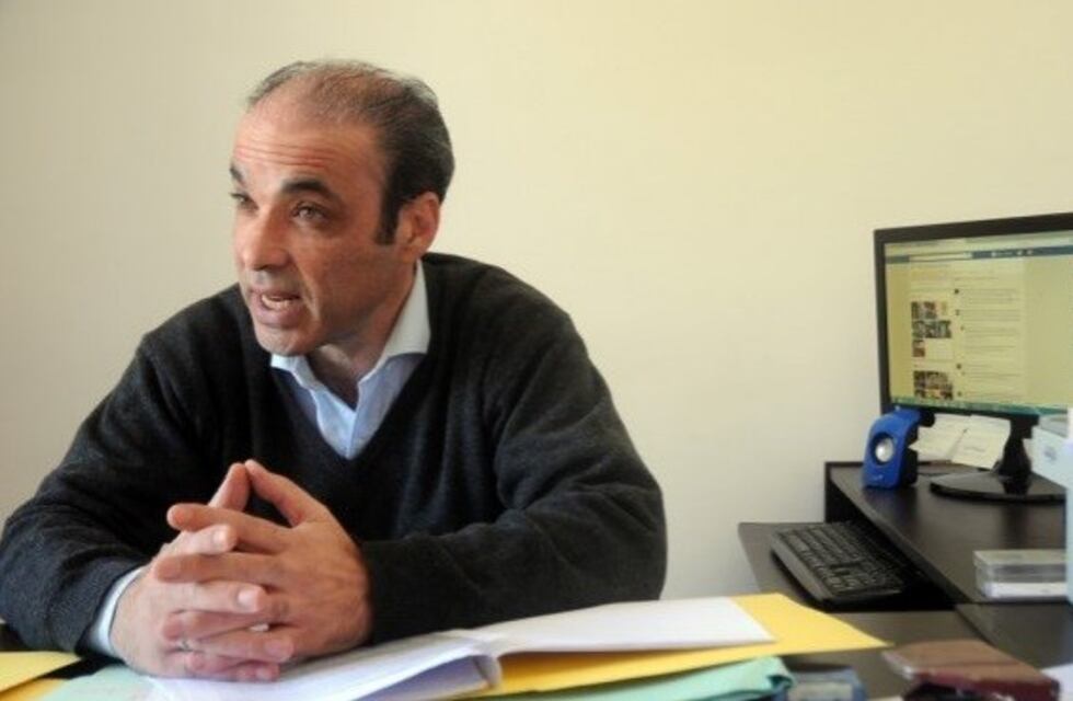 Inédito: le descontarán días a un concejal por faltar a su trabajo