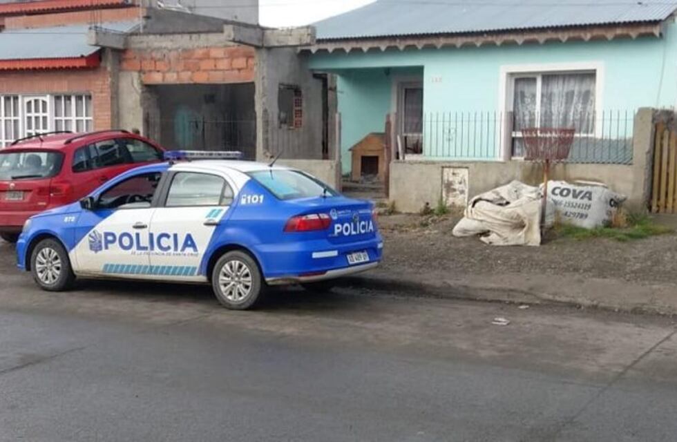 Por balacera allanaron dos viviendas y secuestraron indumentaria policial