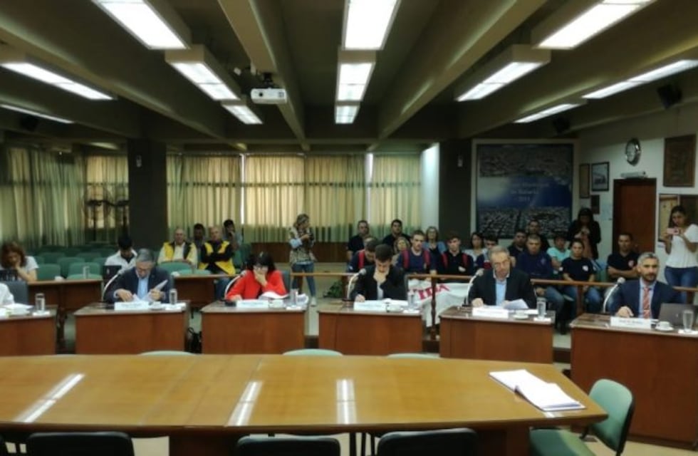 La oposición dice que el anuncio de la competencia del TC es "inoportuno"