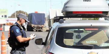 Policía controles puente Neuquén Cipolletti