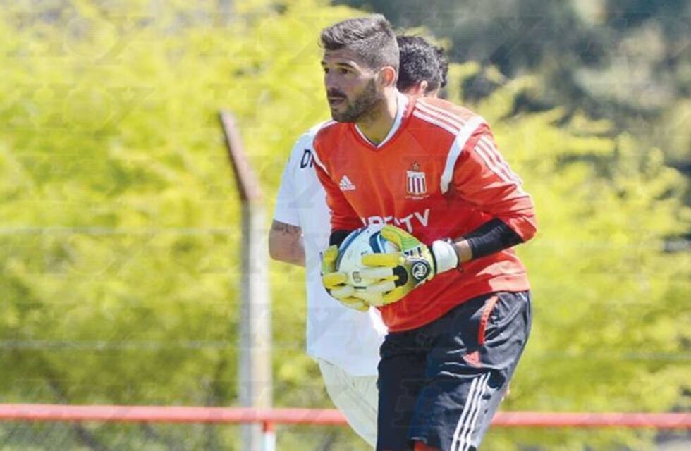 Mariano Andújar le pegó piñas a hinchas de Huracán: los motivos que dio el arquero