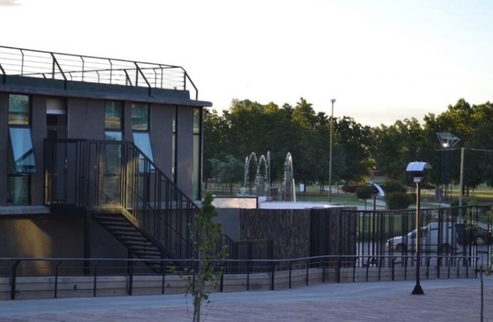 Juzgan a un hombre por atacar a su hijastro con un cuchillo