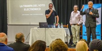 Los especialistas Jorge Smaldone, Jorge Ramírez y Diego Saravia\u002E (El Tribuno)