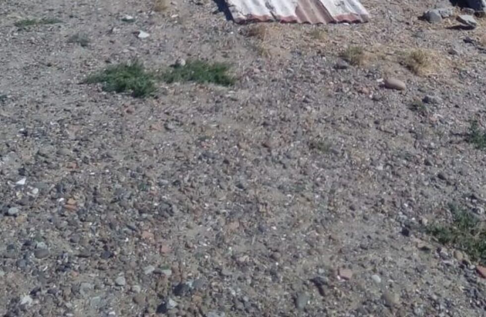 Familia comodorense se quedó sin vivienda y duerme en un baño público