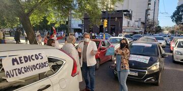 Una larga caravana desde la Plaza Colón\u002E \