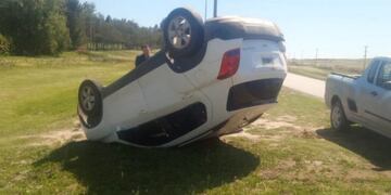 Volcó tras morder la banquina