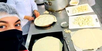 Docentes elaboraron y donaron locro y tartas saludables a familias de La Cumbre\u002E (Foto: Facebook / Municipalidad de La Cumbre)\u002E