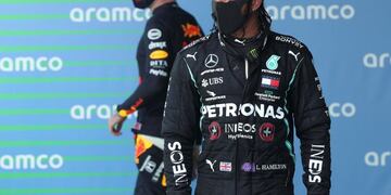 Montmelo (Spain), 16/08/2020\u002E- Winner British Formula One driver Lewis Hamilton of Mercedes-AMG Petronas (R) and second placed Dutch Formula One driver Max Verstappen of Aston Martin Red Bull Racing (L) after the 2020 Formula One Grand Prix of Spain at the Circuit de Barcelona-Catalunya in Montmelo, Spain, 16 August 2020\u002E (Fórmula Uno, España) EFE/EPA/Albert Gea / Pool