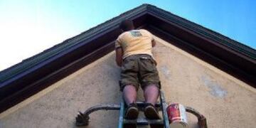 El pintor cayu00f3 desde un metro de altura mientras trabajaba en una vivienda.