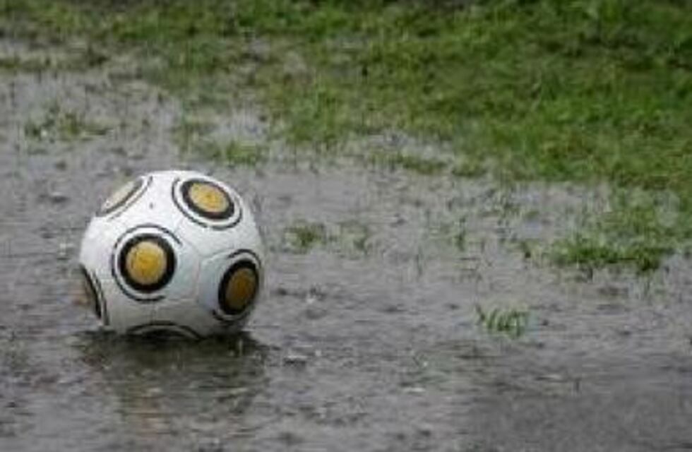 Un rayo mató a un hombre e hirió a otros seis mientras jugaban al fútbol