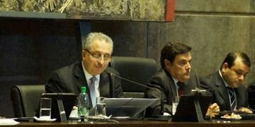 Cambio de mando\u002E Sale Passalacqua (izquierda) entra Herrera Ahuad (derecha)\u002E Rovira (centro)\u002E