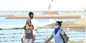 Costanera de Posadas sobre el Paraná, escenario de la caminata recreativa del fin de semana\u002E (Dwns)