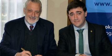 El subsecretario de Asuntos Registrales Matías Figueroa Escauriza (derecha) detalló como seguirá aplicación del protocolo\u002E (Prensa Gobierno de Santa Fe)