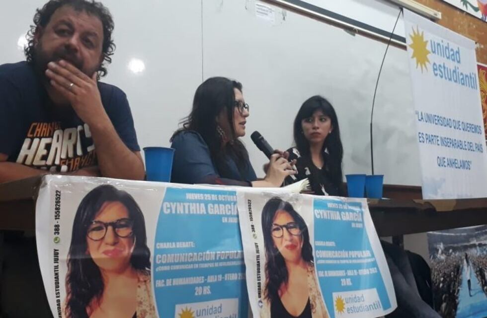 La periodista Cinthya García brindó una charla en Humanidades