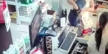 Brutal ataque a la cajera de un supermercado chino en Villa Urquiza\u002E