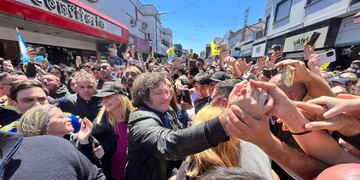 Reapareció Javier Milei con recorridas por San Isidro y El Palomar y críticas para Massa (Foto: prensa LLA).