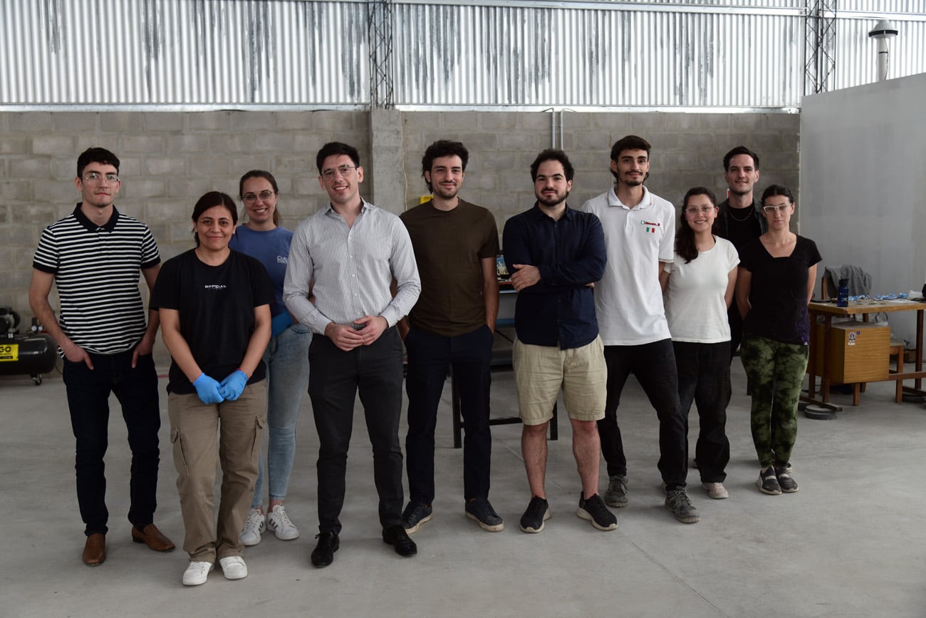 Lautaro, Débora, Gisela, Claudio, Juan, Augusto, Martin, Erica, Franco y Yamila, de Siete Millas. (Ramiro Pereyra / La Voz)