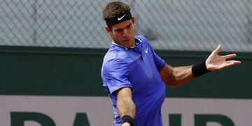 RG25 PARu00cdS (FRANCIA), 30/05/2017.- El tenista argentino Juan Martu00edn Del Potro devuelve una bola a su compatriota Guido Pella durante el partido de primera ronda de Roland Garros que ambos disputaron en Paru00eds, Francia, hoy, 30 de mayo de 2017. EFE/ETIENNE LAURENT