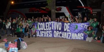 El Colectivo de Mujeres Organizadas de Corrientes partió desde la avenida Maipú y Sarmiento\u002E (Foto: El Litoral)