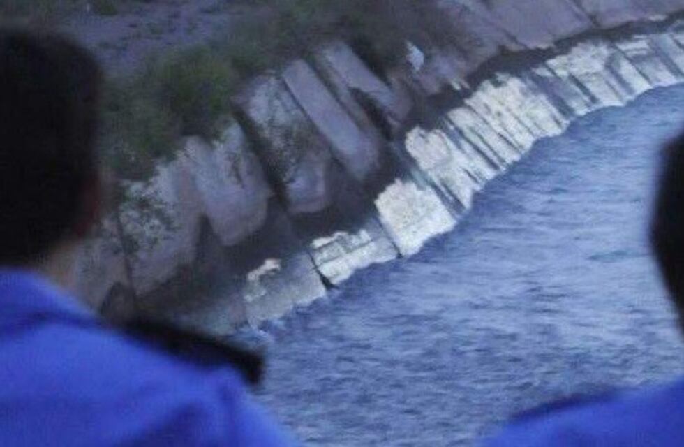 Murió un hombre al intentar sacar de un canal a un niño de seis años