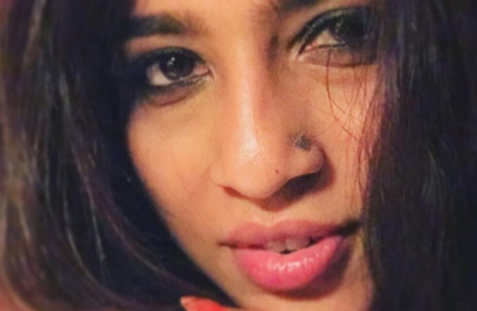 #NoSoyCenicienta: Mujeres indias protestan con selfies a medianoche