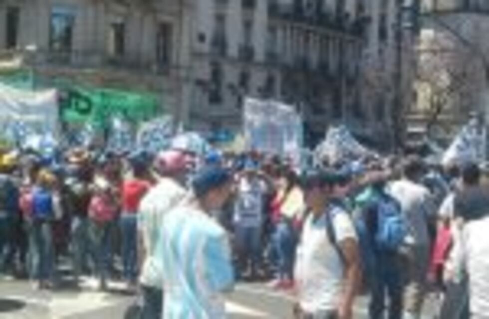 Empleados estatales realizaron un paro nacional y marcharon a Plaza de Mayo