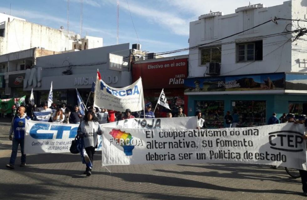 Organizaciones marcharon por tierra, techo y trabajo