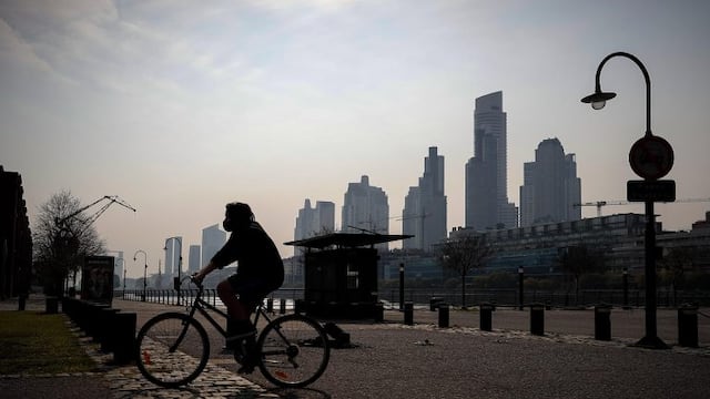 La bicicleta es el medio de transporte más utilizado por los argentinos. (Foto: EFE/ Juan Ignacio Roncoroni)